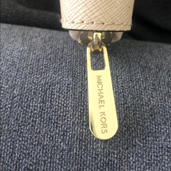 NEW Michael Kors Jet Set Travel wallet - Picture 5 of 6